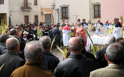 La benedizione delle palme nel centro storico di Villaurbana 